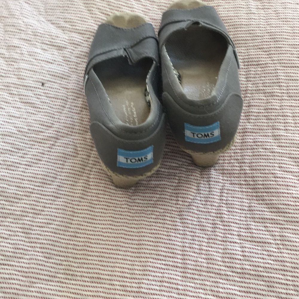 Toms - Picture 3 of 3